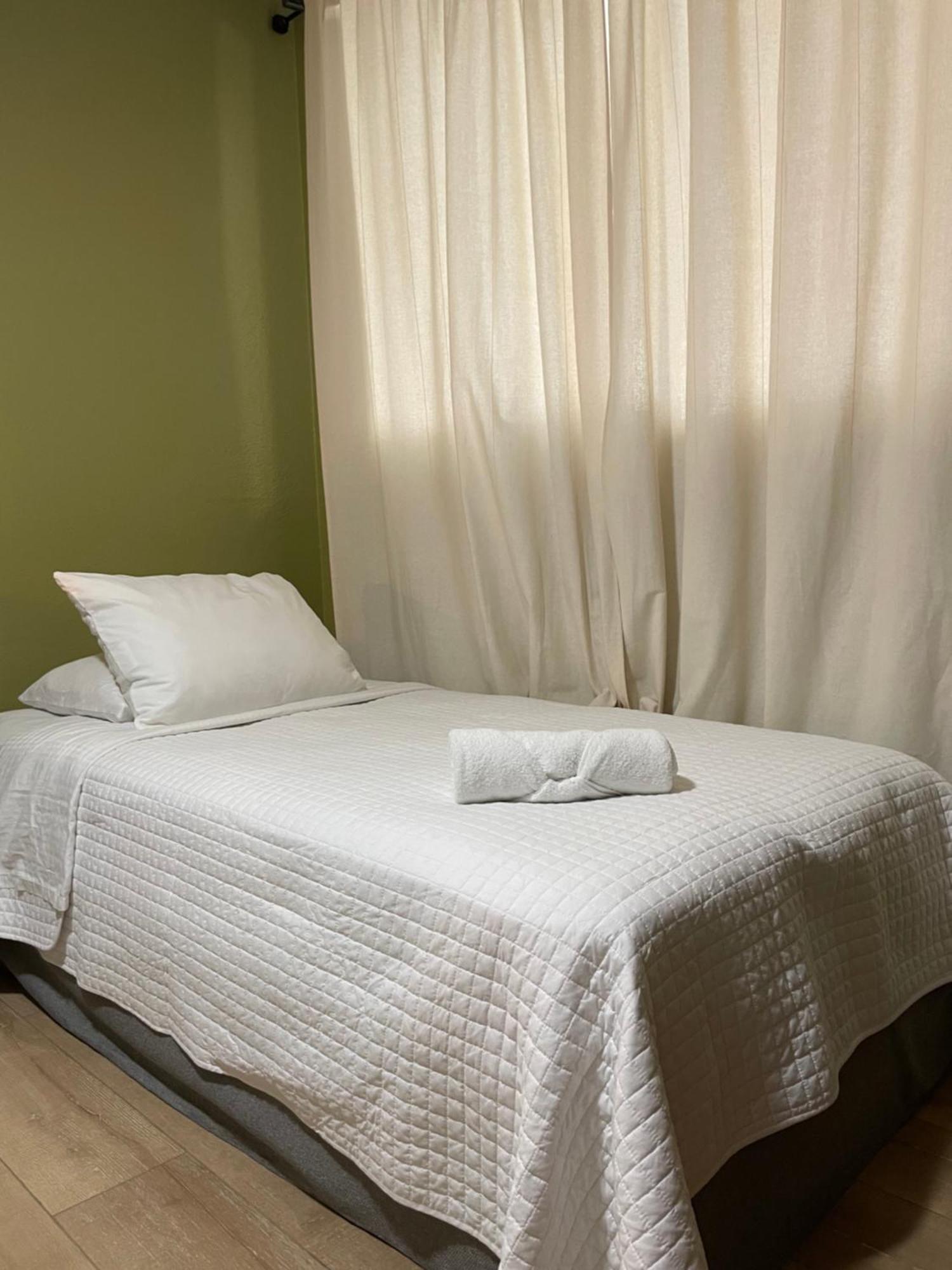 Private In Angeles With Wifi And Ac And Private Fridge!!! Accommodatie bij particulieren *